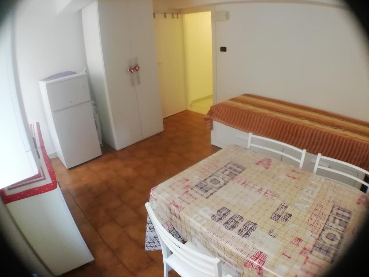 Ferienwohnung Over The Rainbow - Cozy Studio In The Centre Of Ferrara Exterior foto