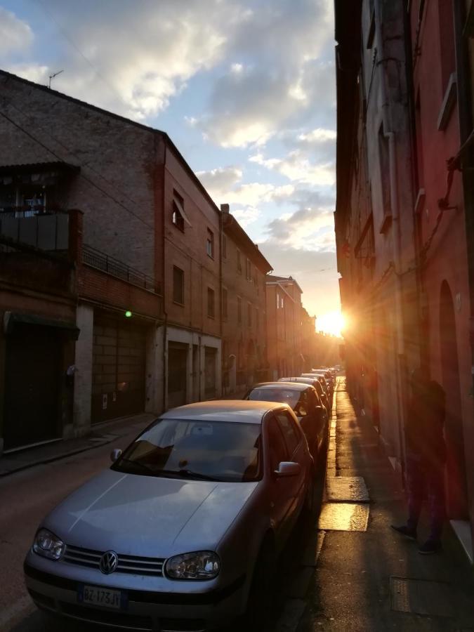 Ferienwohnung Over The Rainbow - Cozy Studio In The Centre Of Ferrara Exterior foto